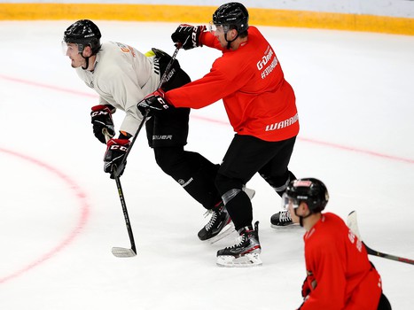 «Белые» vs «красные»: тренировочный матч