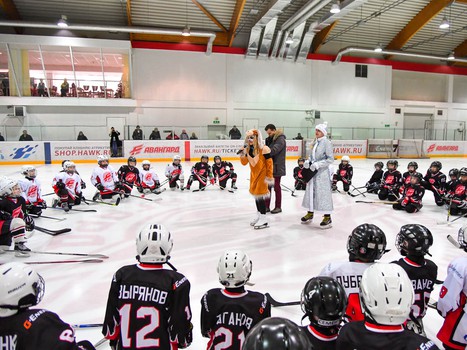 Новогодний праздник в хоккейной школе "Авангард"
