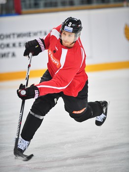 Виталий Меньшиков принял участие в раскатке "Авангарда" перед матчем с "Трактором"