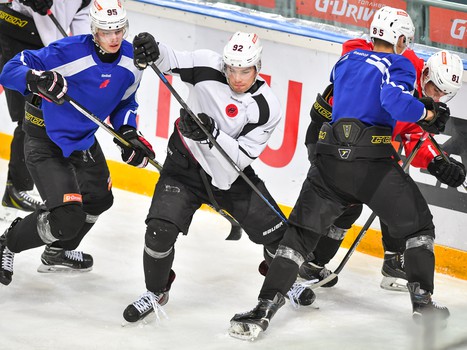 Тренировка "Омских Ястребов" перед стартом нового сезона МХЛ