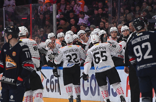 СЕГОДНЯ ВСЕ КРАСАВЦЫ | Победная раздевалка «Авангарда» после матча с «Металлургом»