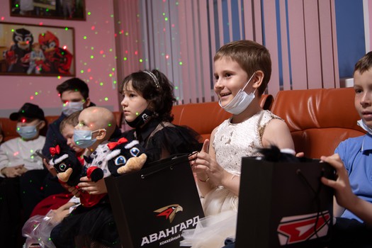 «Авангард» в гостях у болельщиков из гематологического отделения ОДКБ