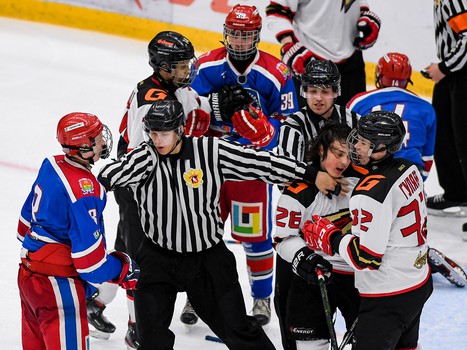 Третий игровой день финала Первенства ЮХЛ в Омске