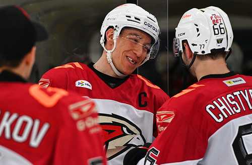 ВЕЗЁМ ДОМОЙ 5/6 ОЧКОВ | Победная раздевалка «Авангарда» после «Лады» (ВИДЕО)