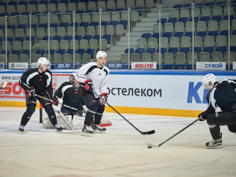 "Авангард" готовится к матчам в Хабаровске