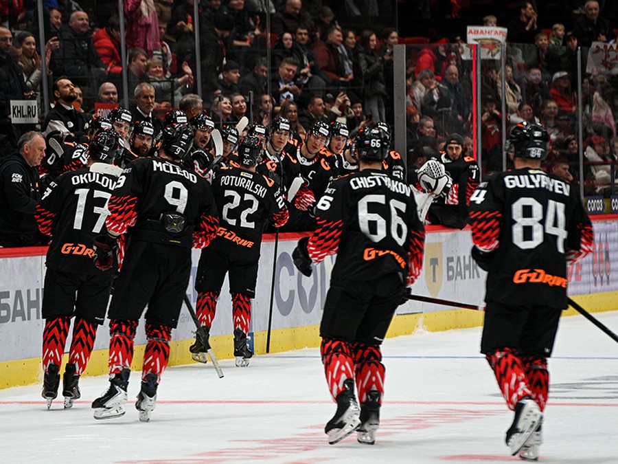 ВСЕГДА ОДНО УДОВОЛЬСТВИЕ ИГРАТЬ ДОМА | Победная раздевалка «Авангарда» после «Сочи»