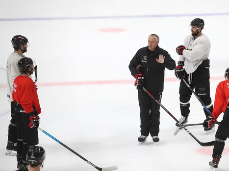 «Авангард» продолжает тренировки