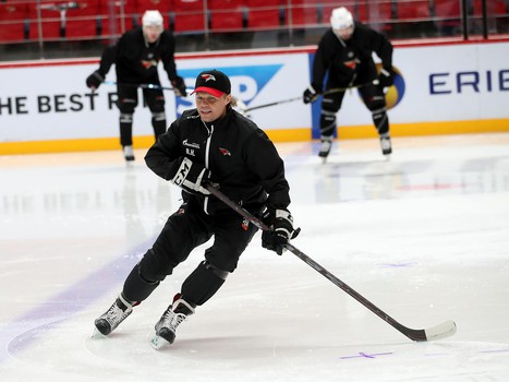 «Авангард» возобновил тренировки. Первое занятие по катанию