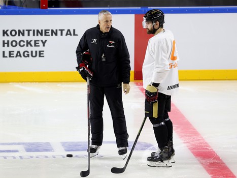 Тренировка «Авангарда» перед матчем с «Ак Барсом» в Дубае