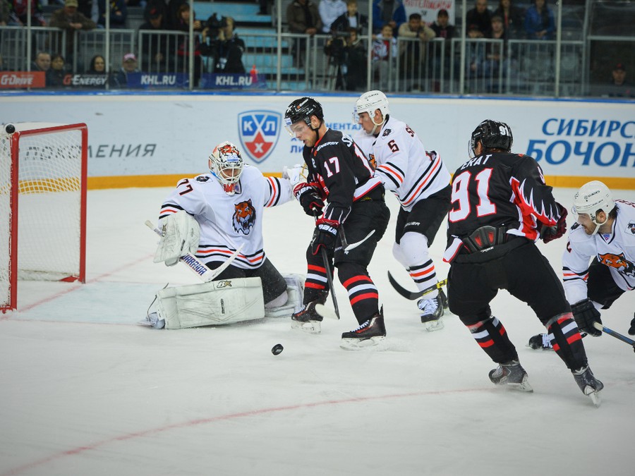 12.10.2015. "Авангард" - "Амур" 2:1Б