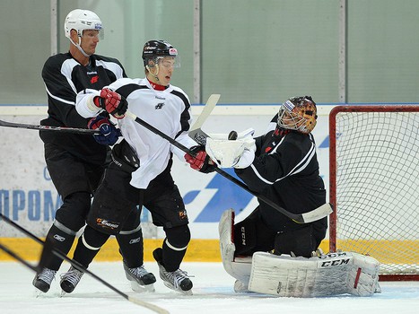 Первая тренировка "Авангарда" на льду