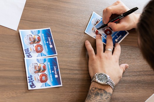 Договорённость о продлении контракта и автограф-сессия Семёна Чистякова в «Айсорс»