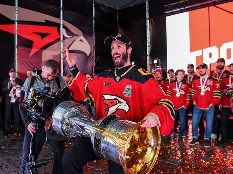 «Авангард» привёз Кубок Гагарина в Омск!