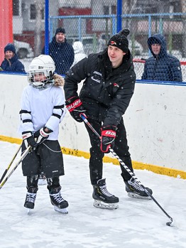 Уроки хоккея проходят в 10 школах Омска