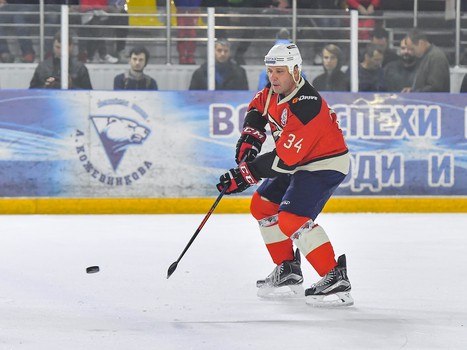 Ветераны «Авангарда» - сборная Ночной хоккейной лиги 8:4