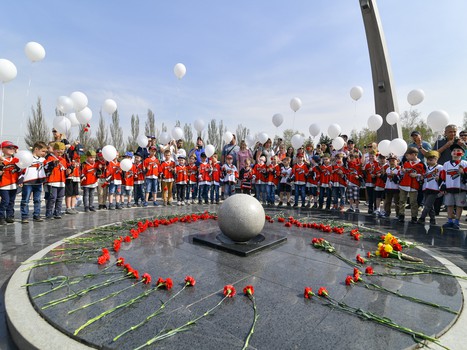 Юные «ястребы» почтили память воинов в День Победы