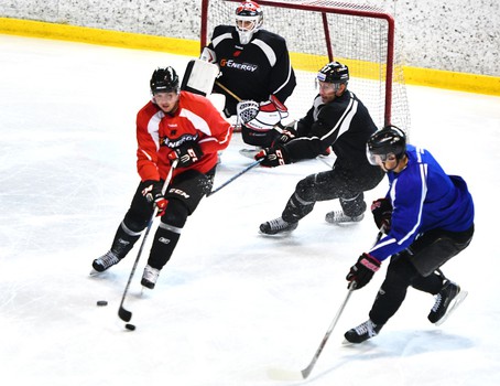 Раскатка "Авангарда" в Хомутове перед матчем с "Автомобилистом"