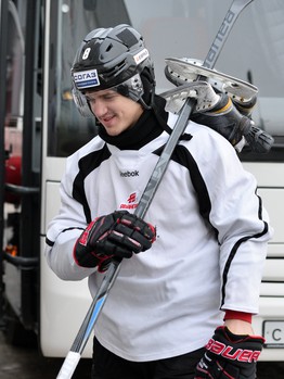 Тренировка "Авангарда" на открытом льду