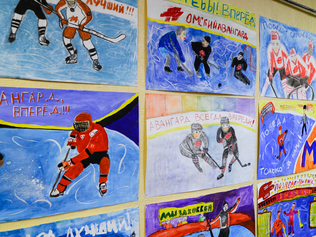 Плакаты поддержки спортивные. Плакат на спортивные соревнования. Плакаты на хоккей. Плакат на школьные спортивные соревнования. Плакаты фанатов хоккея.
