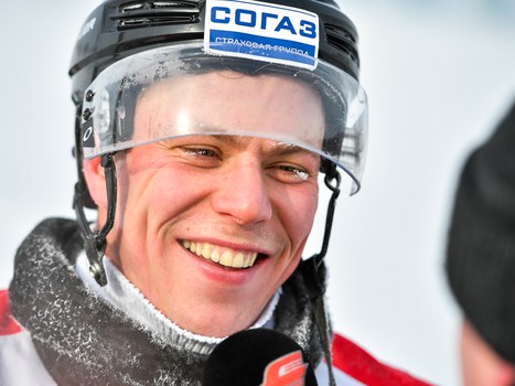 Тренировка "Авангарда" на стадионе "Юность" под открытым небом