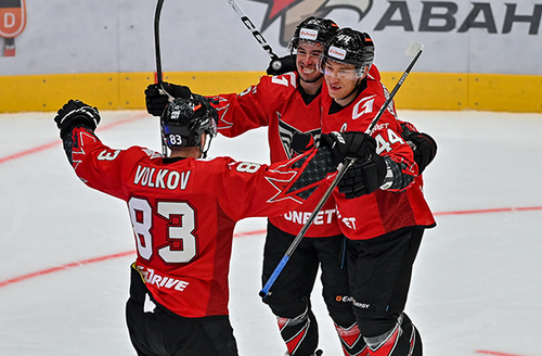 ПОКАЗЫВАЕМ ЗУБЫ | Победная раздевалка «Авангарда» после матча с «Сибирью»