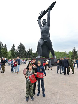 Возложение цветов в Парке Победы