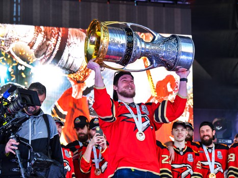 «Авангард» привёз Кубок Гагарина в Омск!