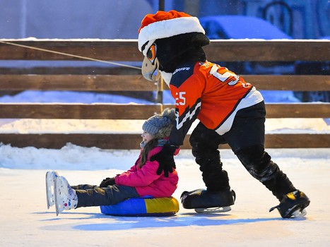 Выходные с «Авангардом» на городском катке на Бударина