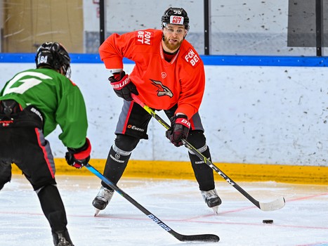 Тренировка «Авангарда» перед отправлением на турнир в Сочи