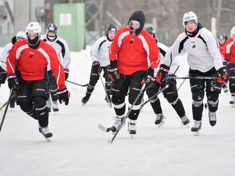 Тренировка "Авангарда" на открытом льду