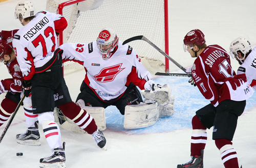 Первая шайба Бурдасова, снайпер Хохряков и хук Лемтюгова. Итоги матча "Динамо" Р - "Авангард" (1:2): видео + инфографика