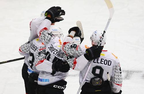 ХОРОШАЯ СИЛОВАЯ ИГРА | Победная раздевалка «Авангарда» после матча с «Салаватом Юлаевым»