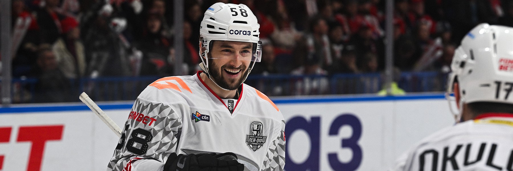 ХОРОШИЙ СТАРТ | Победная раздевалка «Авангарда» после 1-го матча с «Локомотивом» (ВИДЕО)