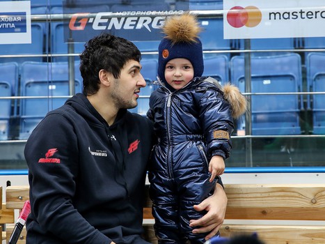 Катания «Авангарда» с семьями