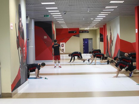 «Авангард» продолжает тренировки