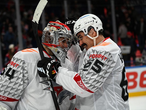 ДВА «СУХАРИКА» ПОДРЯД | Победная раздевалка «Авангарда» после «Локомотива»