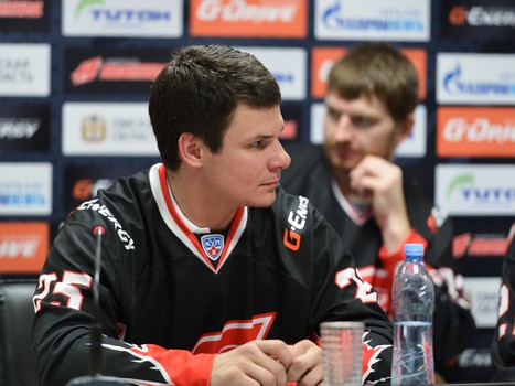 Пресс-конференция президента ХК "Авангард" Владимира Шалаева и представление новичков