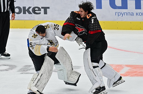 ВЕСЁЛЫЙ ДЕНЬ РОЖДЕНИЯ | Победная раздевалка «Авангарда» после матча с «Адмиралом»