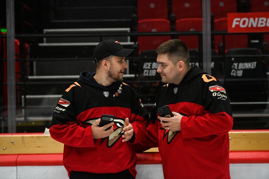 Массовые катания для 75 первых покупателей абонементов на матчи «Авангарда» в сезоне 2025/26 с Михаилом Гуляевым