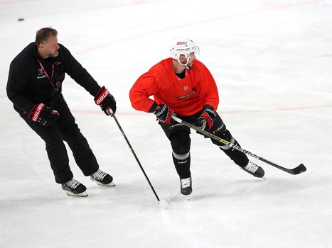 «Авангард» возобновил тренировки. Первое занятие по катанию