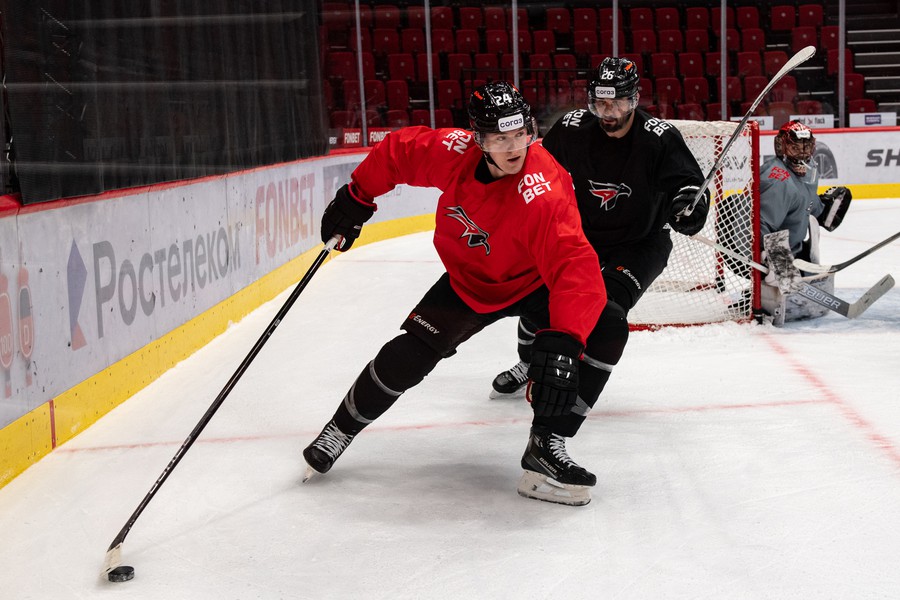 Practice before the game vs Traktor