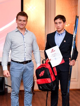 Благотворительный вечер для воспитанников хоккейной школы "Авангард"