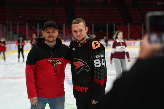 Массовые катания для 75 первых покупателей абонементов на матчи «Авангарда» в сезоне 2025/26 с Михаилом Гуляевым