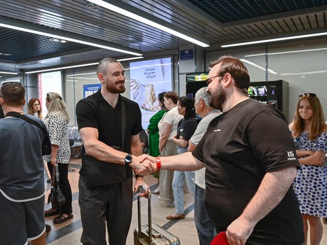 Артём Блажиевский прилетел в Омск