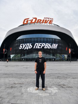 Александр Волков прилетел в Омск