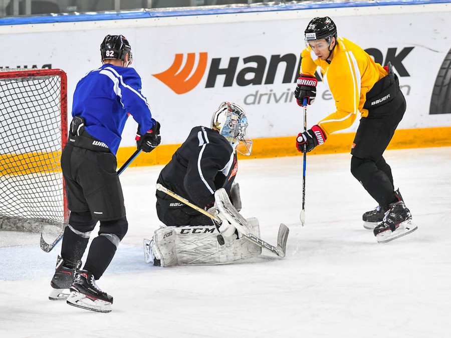 Раскатка "Авангарда" перед матчем с "Трактором"