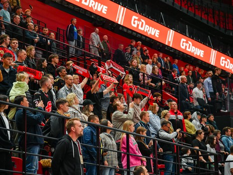 Первая официальная игра на G-Drive Арене: «Омские Ястребы» – «Сибирские Снайперы»