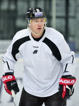 Сергей Гусев тренируется в основном составе перед матчем с "Витязем"