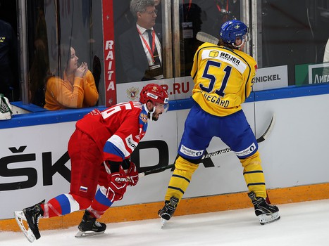 Семёнов и Войнов в матче сборной России против Швеции на Кубке 1 канала