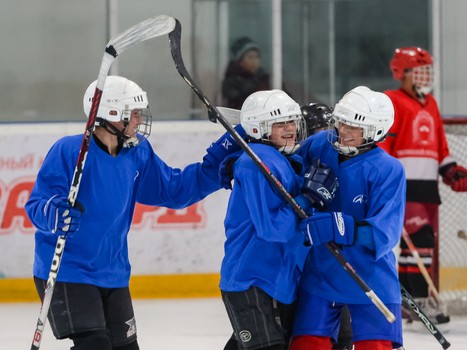 Турнир ХК "Авангард" среди дворовых детских команд в День космонавтики